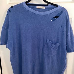 NWOT FREE PEOPLE OVERSIZED DISTRESSED TEE 💙